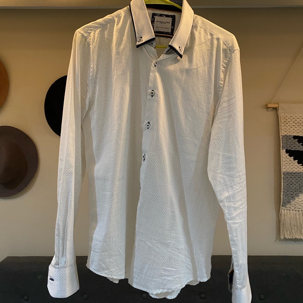 Mens white dress shirt. Size Small.